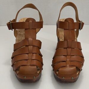 Korks Women Tan Sandals Size(6)